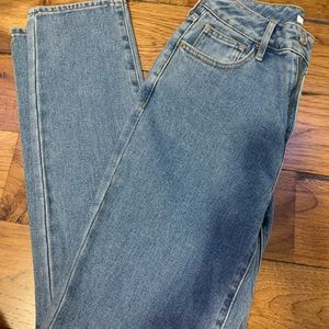 PacSun Mom Jeans. Size 26.